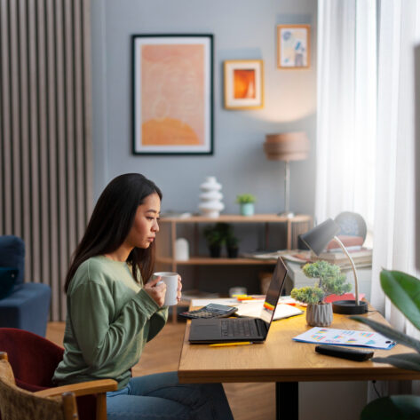 HR professional designing flexible employee benefits plan for remote team in California