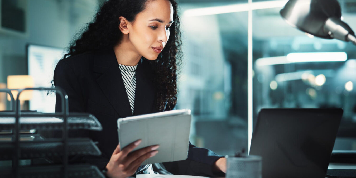 dual-eligible benefits discussion with HR manager and employees