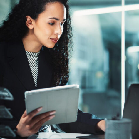 dual-eligible benefits discussion with HR manager and employees