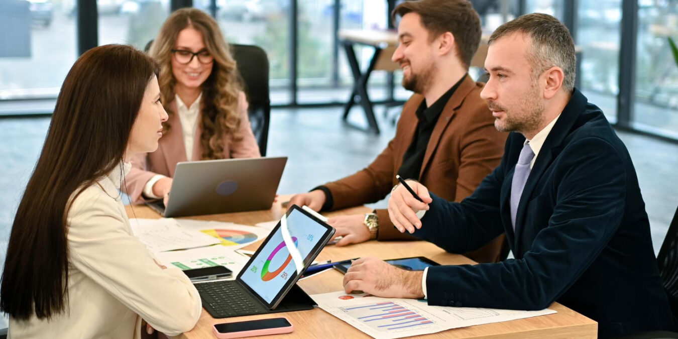 HR team using benefits data analytics for modern benefits planning