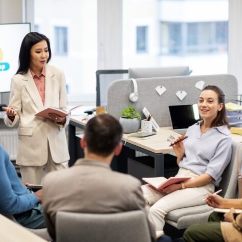 HR team providing benefits education to improve employee utilization rates