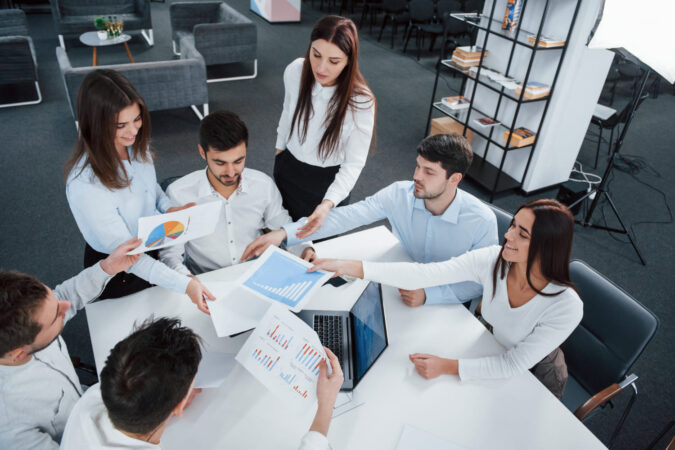 image-improve-benefits-enrollment-participation Employees participating in benefits enrollment education and plan selection